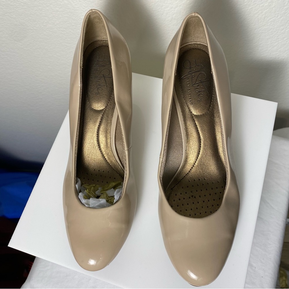 Gently Worn Lifestride Soft System Parigi Pump in Taupe Glory Size 8 - Picture 3 of 13